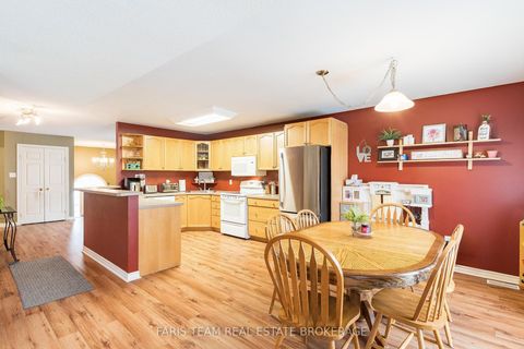 Photo 4 at 45 Hawkins Drive, Ardagh, Barrie