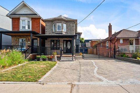 Photo 3 at 197 Lambton Avenue, Smythe, Toronto