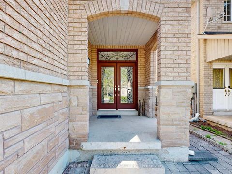 Photo 2 at 11 Headwater Crescent, Oak Ridges Lake Wilcox, Richmond Hill