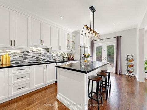Photo 4 at 11 Headwater Crescent, Oak Ridges Lake Wilcox, Richmond Hill