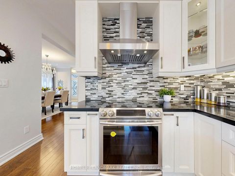 Photo 5 at 11 Headwater Crescent, Oak Ridges Lake Wilcox, Richmond Hill