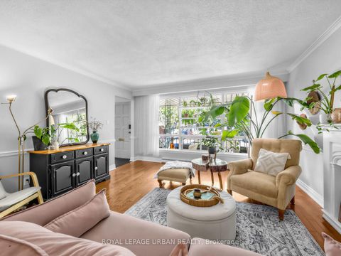 Photo 2 at 95 Oakridge Drive, Cliffcrest, Toronto