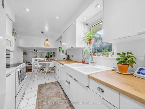 Photo 5 at 95 Oakridge Drive, Cliffcrest, Toronto