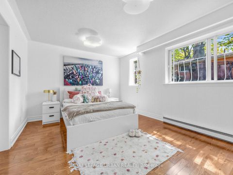 Photo 11 at 95 Oakridge Drive, Cliffcrest, Toronto