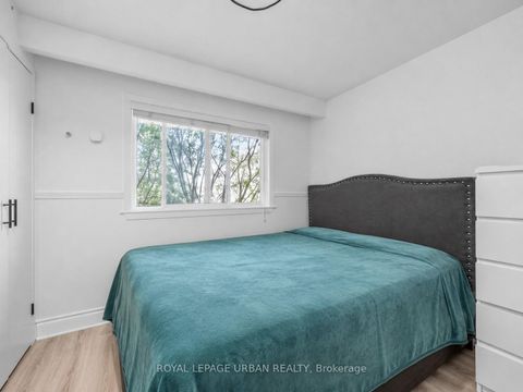Photo 16 at 95 Oakridge Drive, Cliffcrest, Toronto