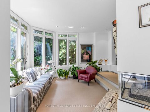 Photo 11 at 43 Beaverhall Drive, Windfields, Toronto