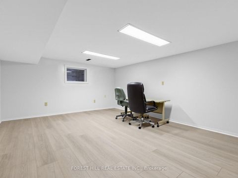 Photo 38 at 43 Beaverhall Drive, Windfields, Toronto