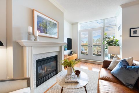 Photo 4 at 405 - 9 Boardwalk Drive, The Beaches, Toronto