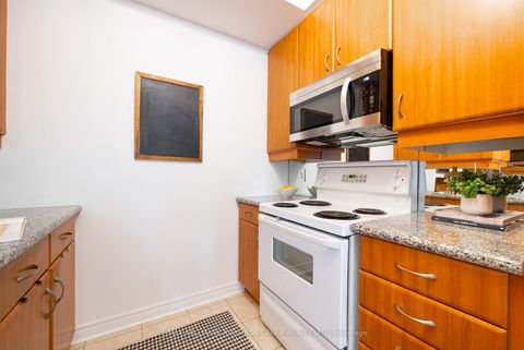 Photo 10 at 405 - 9 Boardwalk Drive, The Beaches, Toronto
