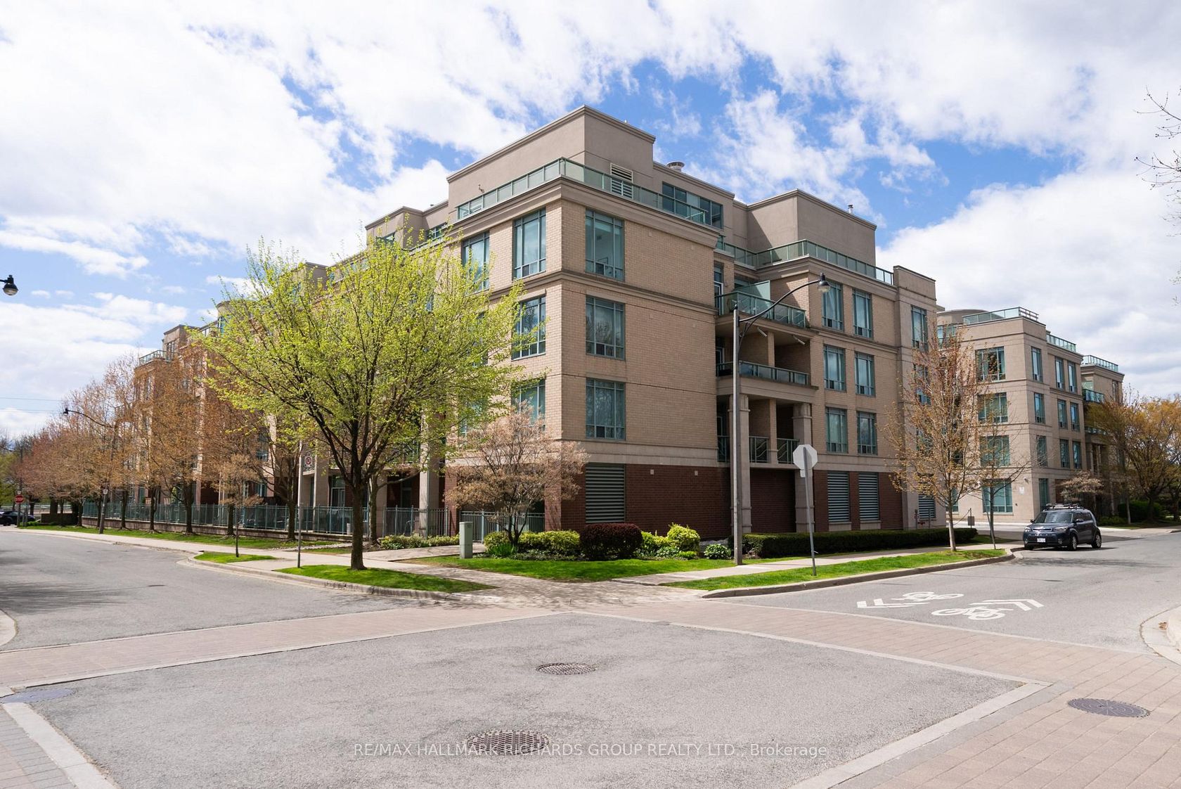 405 - 9 Boardwalk Drive, The Beaches, Toronto photo 3