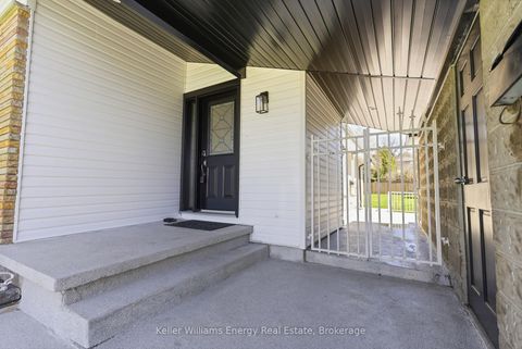 Photo 3 at 297 Grandview Street S, Donevan, Oshawa