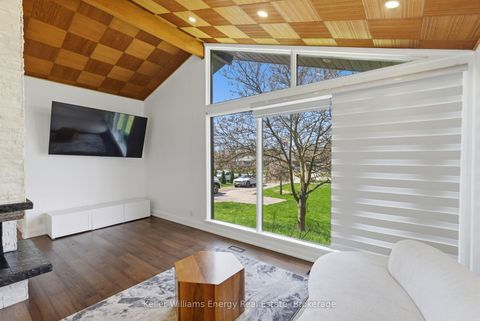Photo 7 at 297 Grandview Street S, Donevan, Oshawa