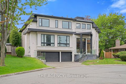 Photo 1 at 8 Frivick Court, Newtonbrook East, Toronto