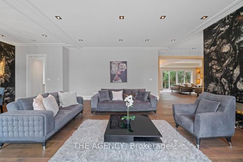 Photo 7 at 8 Frivick Court, Newtonbrook East, Toronto