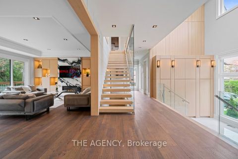 Photo 9 at 8 Frivick Court, Newtonbrook East, Toronto