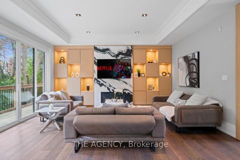 Photo 10 at 8 Frivick Court, Newtonbrook East, Toronto