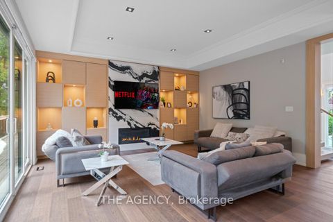 Photo 11 at 8 Frivick Court, Newtonbrook East, Toronto