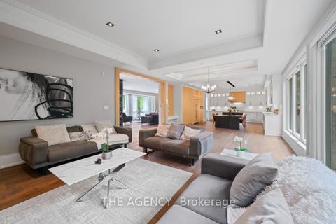 Photo 12 at 8 Frivick Court, Newtonbrook East, Toronto