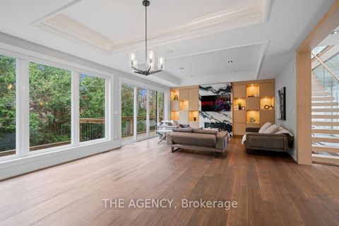 Photo 13 at 8 Frivick Court, Newtonbrook East, Toronto