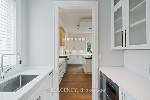 Photo 19 at 8 Frivick Court, Newtonbrook East, Toronto