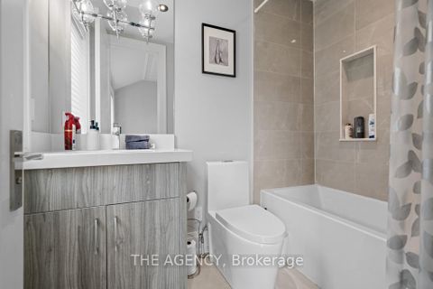 Photo 26 at 8 Frivick Court, Newtonbrook East, Toronto