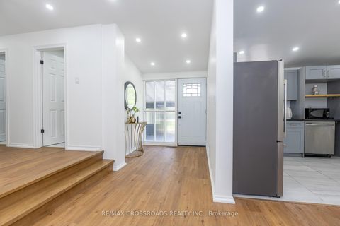 Photo 2 at 47 Munson Crescent, Bendale, Toronto