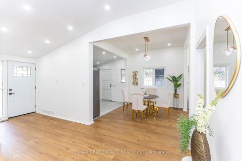 Photo 4 at 47 Munson Crescent, Bendale, Toronto
