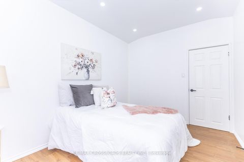 Photo 20 at 47 Munson Crescent, Bendale, Toronto