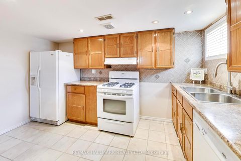 Photo 36 at 31 Ivanhoe Court, Maryvale, Toronto