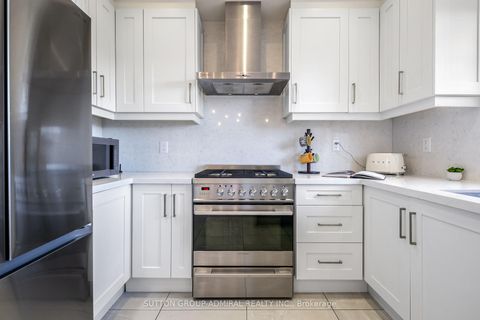Photo 15 at 99 Westolivia Trail, Patterson, Vaughan