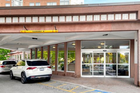 Photo 3 at 1302 - 5 Concorde Place, Don Mills, Toronto