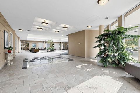 Photo 8 at 1302 - 5 Concorde Place, Don Mills, Toronto