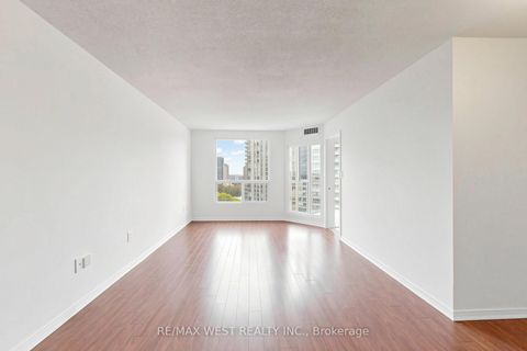 Photo 13 at 1302 - 5 Concorde Place, Don Mills, Toronto