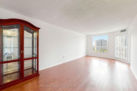 Photo 14 at 1302 - 5 Concorde Place, Don Mills, Toronto