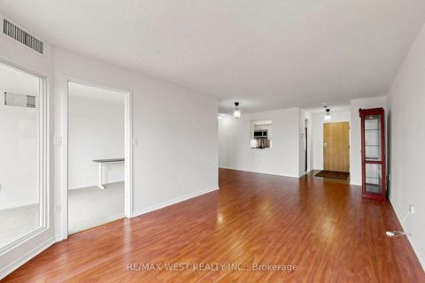 Photo 15 at 1302 - 5 Concorde Place, Don Mills, Toronto