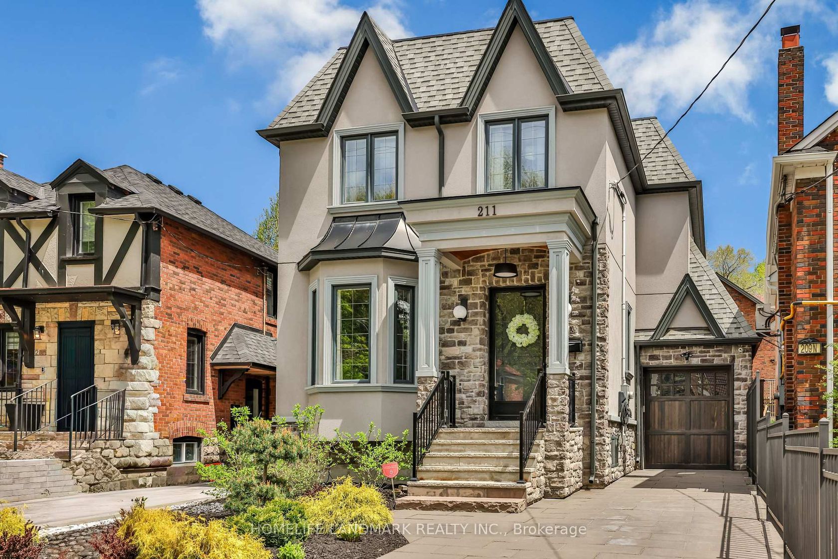 211 South Kingsway Way, Swansea, Toronto photo number 2