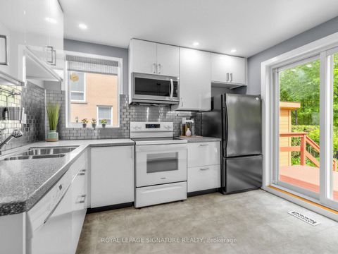 Photo 15 at 46 Plateau Crescent, Don Mills, Toronto