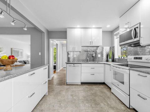 Photo 18 at 46 Plateau Crescent, Don Mills, Toronto