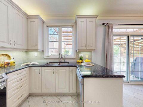 Photo 10 at 507 Autumn Hill Boulevard, Patterson, Vaughan
