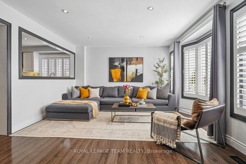 Photo 2 at 41 Platinum Drive, Amesbury, Toronto