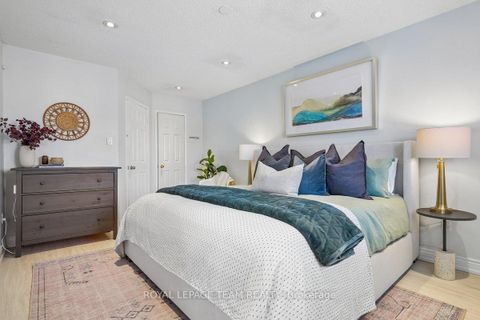 Photo 16 at 41 Platinum Drive, Amesbury, Toronto