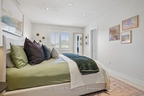Photo 17 at 41 Platinum Drive, Amesbury, Toronto