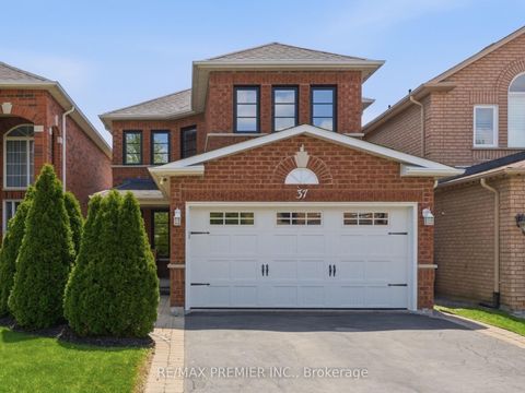 Photo 1 at 37 Princeton Gate, Maple, Vaughan