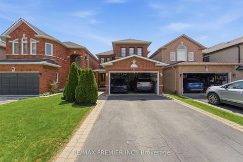 Photo 2 at 37 Princeton Gate, Maple, Vaughan