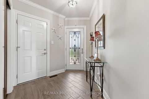 Photo 4 at 37 Princeton Gate, Maple, Vaughan