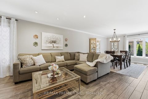 Photo 6 at 37 Princeton Gate, Maple, Vaughan