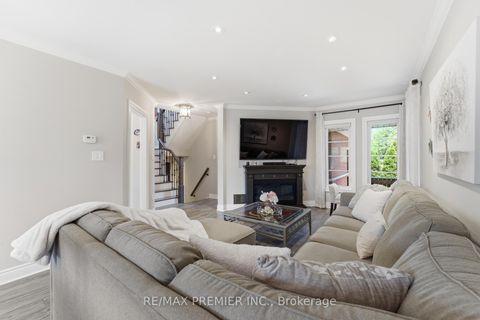 Photo 8 at 37 Princeton Gate, Maple, Vaughan