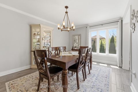 Photo 10 at 37 Princeton Gate, Maple, Vaughan