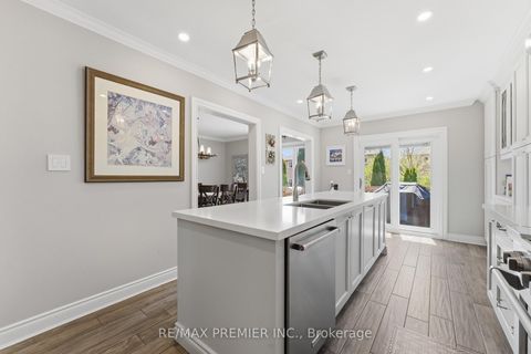 Photo 15 at 37 Princeton Gate, Maple, Vaughan