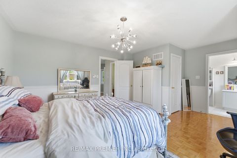 Photo 24 at 37 Princeton Gate, Maple, Vaughan